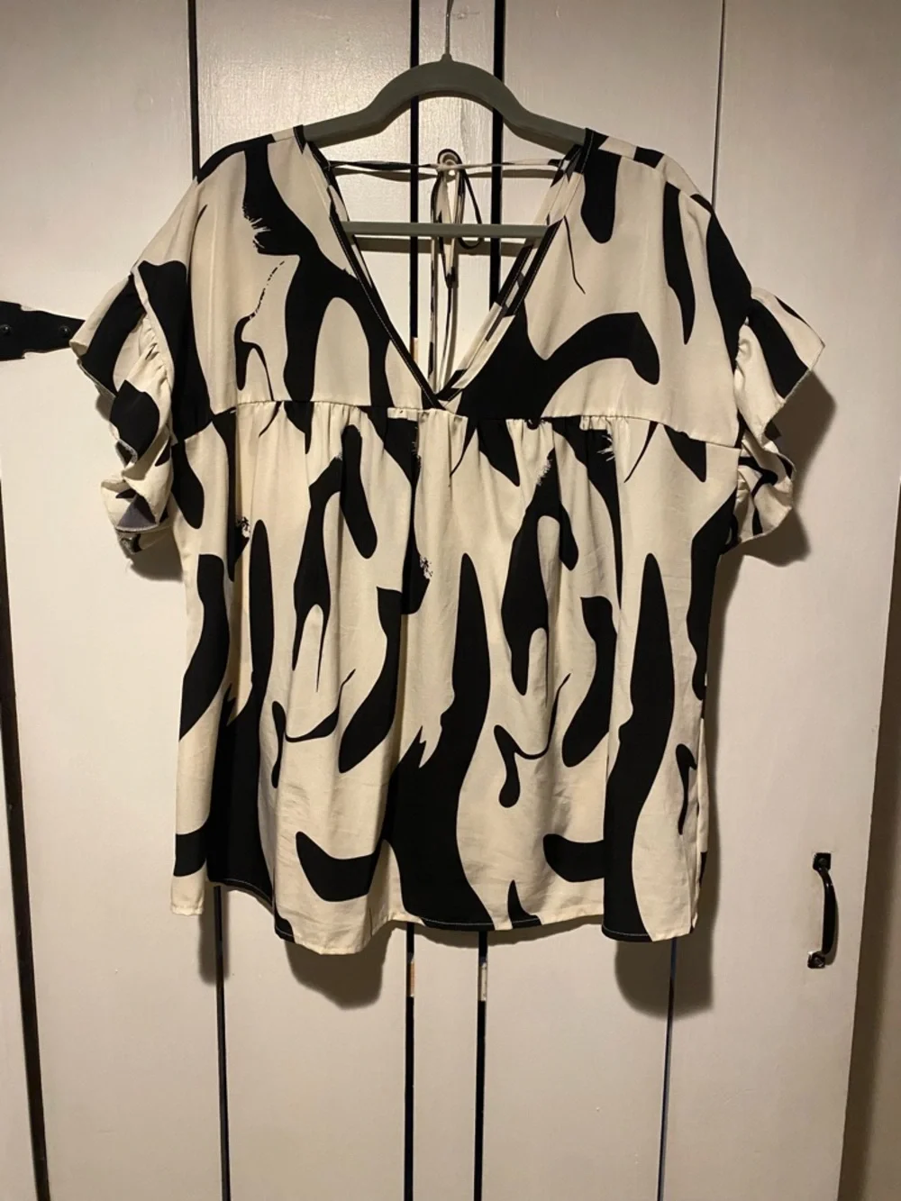 SHEIN Black & Cream Abstract V-Neck Blouse - Picture 2 of 5
